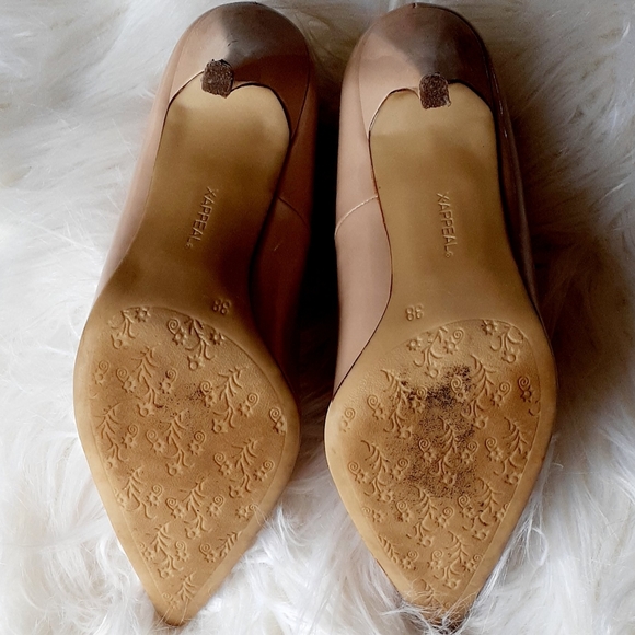 Beige Patent Leather Pumps - Picture 3 of 10